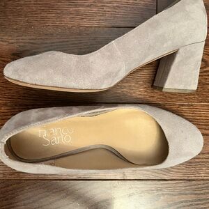 Beautiful 2 1/2” pumps in grey suede